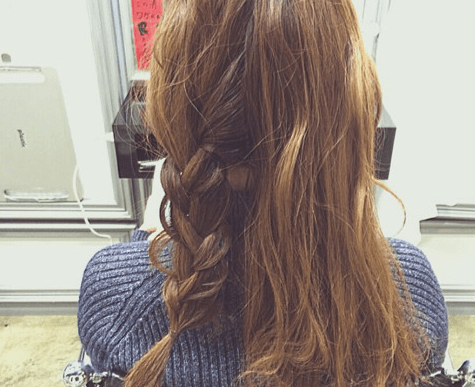 トレンドのルーズ感をヘアスタイルにも♪まとめ髪アレンジ2