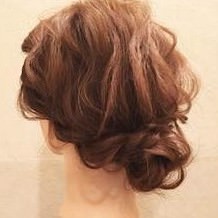 上品かわいい♡フェミニンなシニヨン　ヘアアレンジ　ミディアムヘア