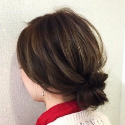 湿気対策にオススメ！うねりを抑えるヘアアレンジTOP