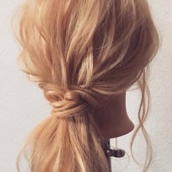 ふんわりニュアンスローポニテ ヘアアレンジ ミディアムヘア
