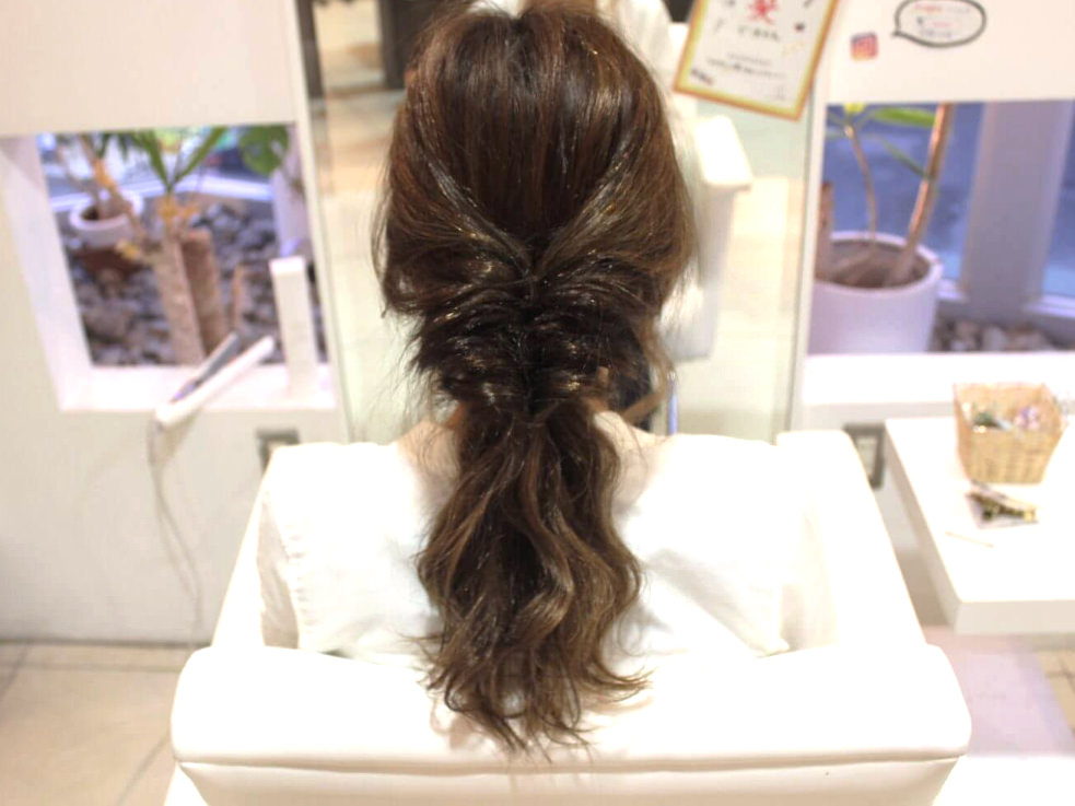 くるりんぱするだけ!デートにおすすめの女っぽまとめ髪☆8
