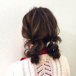 雨の日もOK♪髪のハネをカバーできるツインテールアレンジ ヘアアレンジ ミディアムヘア