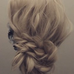 三つ編みで作る簡単パーティヘアtop