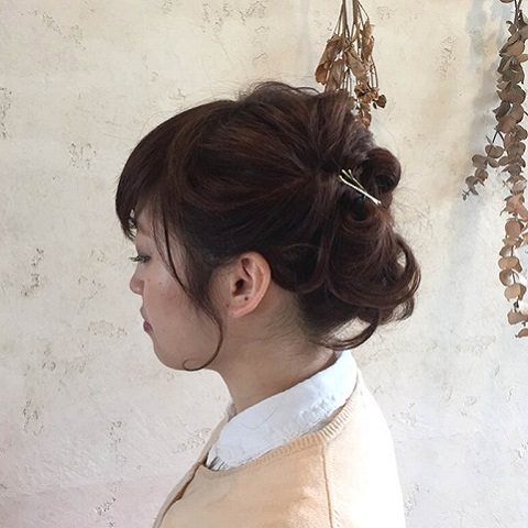 ヘアピン無しでok くるりんぱで作るお団子ヘア ヘアレシピ 頭美人