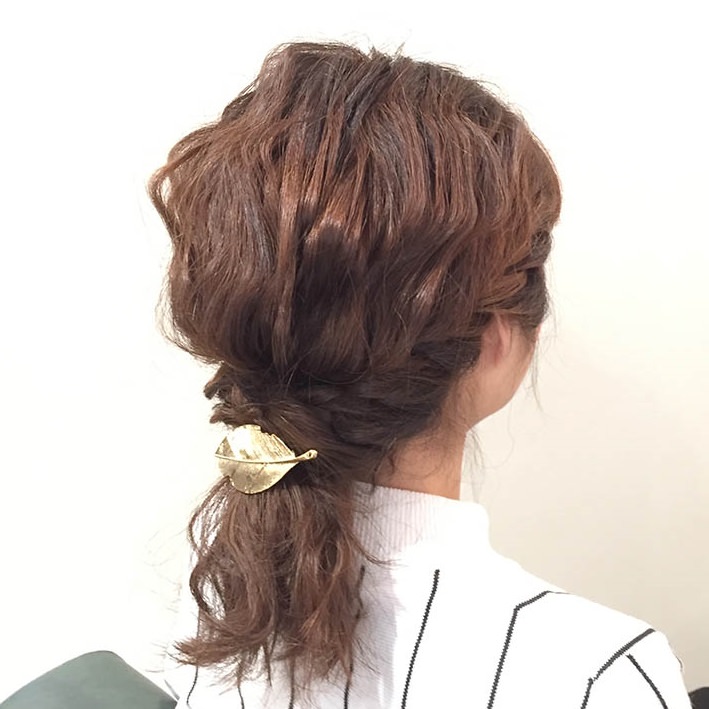 波ウェーブヘアで作るこなれロープ編みアレンジTOP