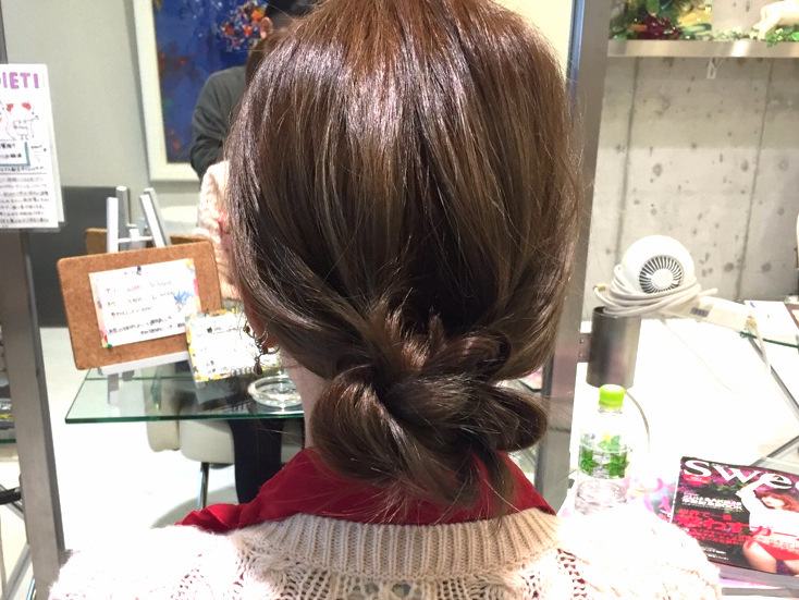 湿気対策にオススメ！うねりを抑えるヘアアレンジ3