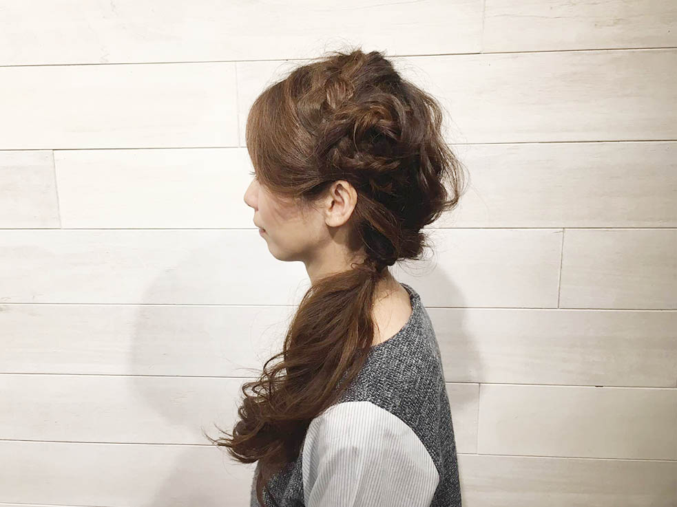 髪の毛がお花のようなヘアアクセに！キュートな編み込みアレンジ8