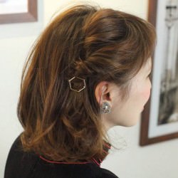 ボブヘアにもおすすめ!ねじり留めで簡単かわいいワンポイントヘアアレンジ☆ ヘアアレンジ ショートヘア