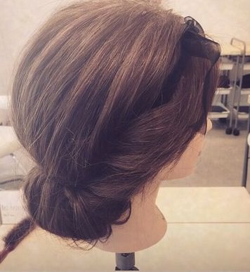 シニヨンが苦手な人は必見！カチューシャを使って作る簡単アレンジ方法☆サイド