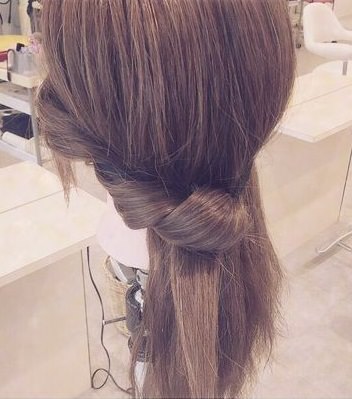 シニヨンが苦手な人は必見！カチューシャを使って作る簡単アレンジ方法☆2