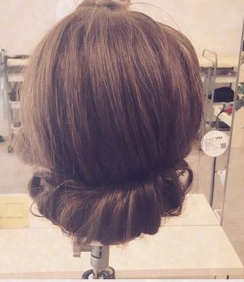 シニヨンが苦手な人は必見！カチューシャを使って作る簡単アレンジ方法☆5