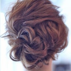 シンプルかつ個性的!簡単アップスタイル ヘアアレンジ ロングヘア