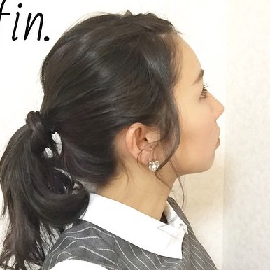 おでこを出したこなれポニーテール ヘアレシピ 頭美人