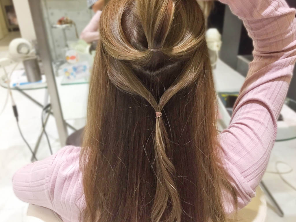 暑い日はシニヨンヘアで♪簡単すっきりアップなお団子ヘア3