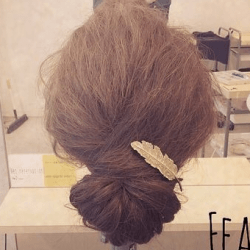アクセサリーを引き立てるシンプルかわいいヘアアレンジ♪　ヘアアレンジ　ロングヘア