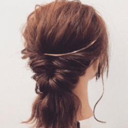 ミディアムヘアでもボリュームたっぷり♪くるりんぱポニー ヘアアレンジ ミディアムヘア