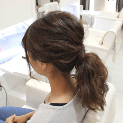 ボリュームたっぷり☆一工夫で可愛いクロスポニーテール♪ ヘアアレンジ ミディアムヘア