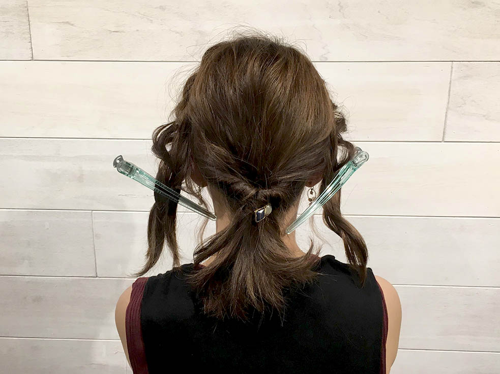 飾り付きのヘアゴムでヘアアレンジ☆6