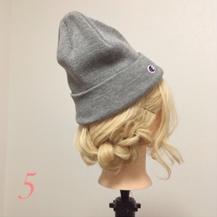 ニット帽にぴったり 三つ編みで作るこなれまとめ髪 ヘアレシピ 頭美人