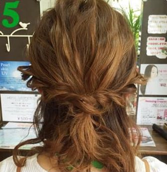 ミディアムヘアでもできる！ギブソンタック風こなれアレンジ5