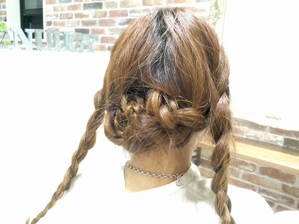 三つ編みでアレンジ きっちりアップヘア ヘアレシピ 頭美人
