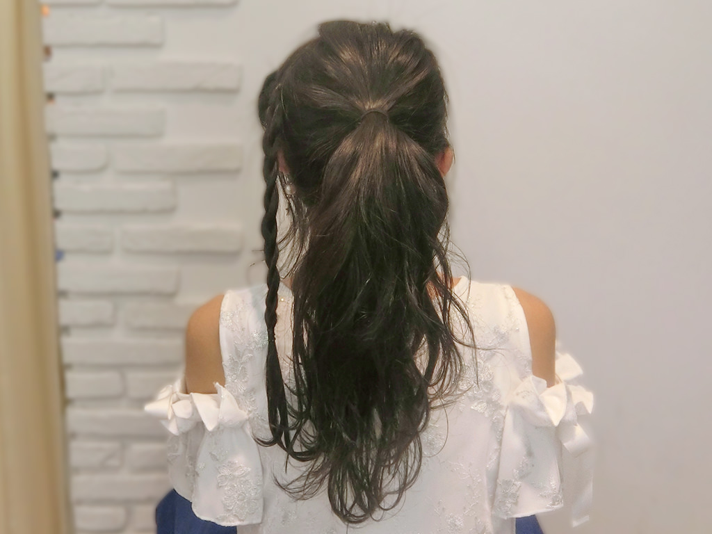 三つ編みをプラス！簡単ポニーテールヘアアレンジ4