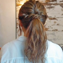 簡単！抜け感のあるポニーテール　ヘアアレンジ　ロングヘア