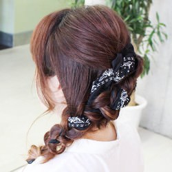 バンダナが可愛い♡サイド編み込み ヘアアレンジ ロングヘア