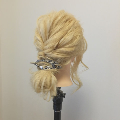 マジェステで ルーズな大人シニヨン ヘアレシピ 頭美人