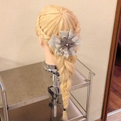 編み込みで作るパーティーヘアアレンジ ヘアアレンジ ロングヘア