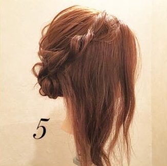 ミディアムヘアでもできる♪しっかりボリュームも出る上品なまとめ髪5