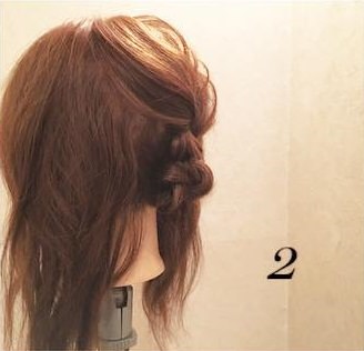 ミディアムヘアでもできる♪しっかりボリュームも出る上品なまとめ髪2