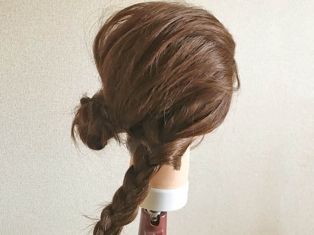 しとやかシニヨンヘアの作り方☆7