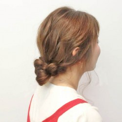 帽子とも相性抜群!三つ編み×低めお団子 ヘアアレンジ ロングヘア