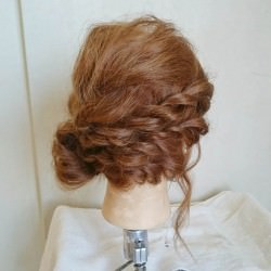 うなじチラ見せ片寄せシニヨン ヘアアレンジ ロングヘア