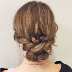 シンプルさが大人っぽい!シニヨンアレンジ ヘアアレンジ ロングヘア