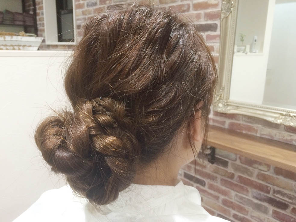 長めのロングヘアでも大丈夫！すっきりまとまるアップヘア☆4