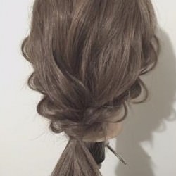 ふわっと可愛い♡フェミニンローポニー　ヘアアレンジ　ロングヘア