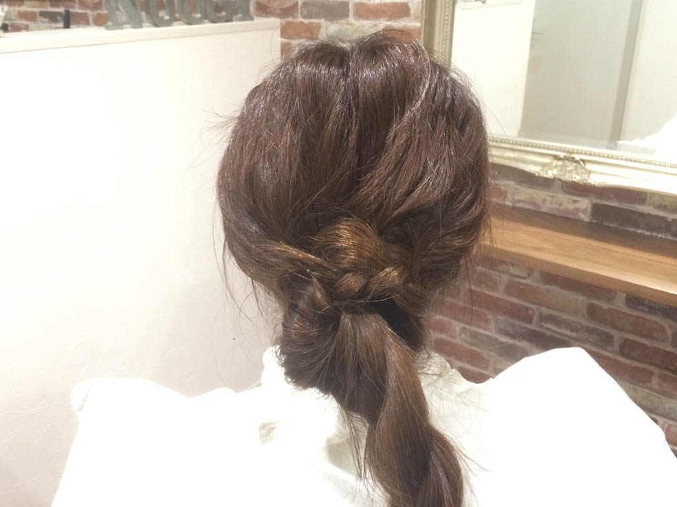 長めのロングヘアでも大丈夫!すっきりまとまるアップヘア☆3