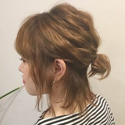 おくれ毛がカギ！ゆるハーフアップシニヨン　ヘアアレンジ　ショートヘア
