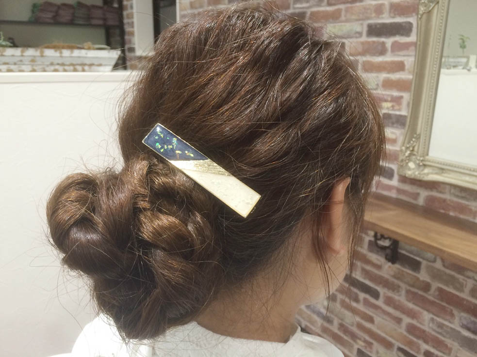 長めのロングヘアでも大丈夫！すっきりまとまるアップヘア☆