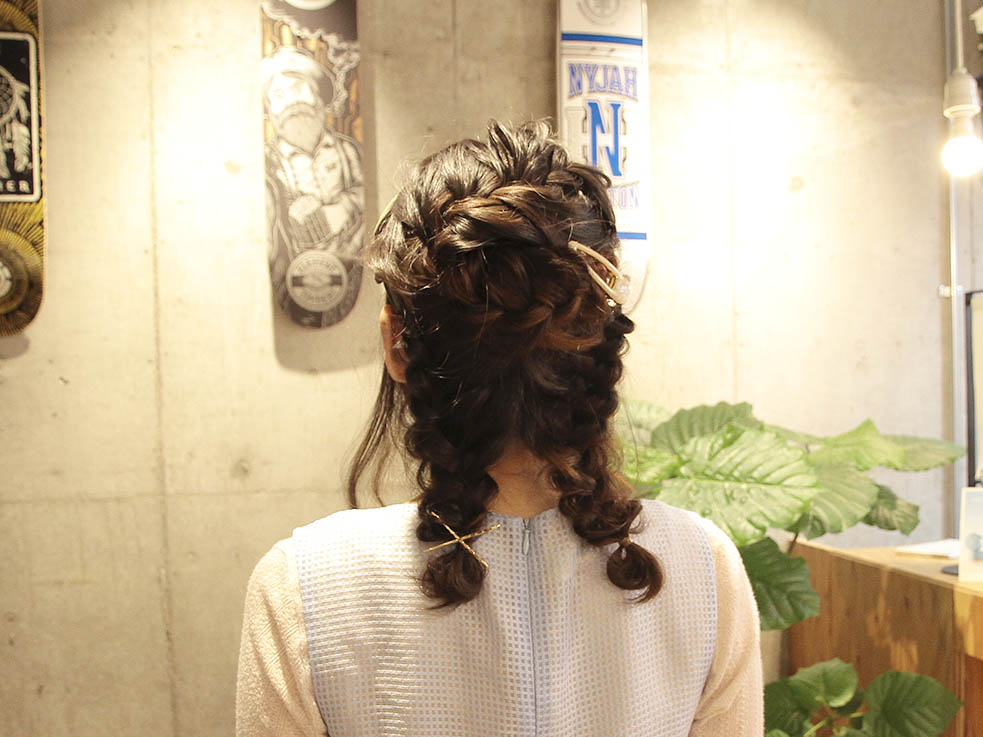 ガーリー系ファッションにピッタリ☆おさげの編み込みヘアアレンジ♪ TOP