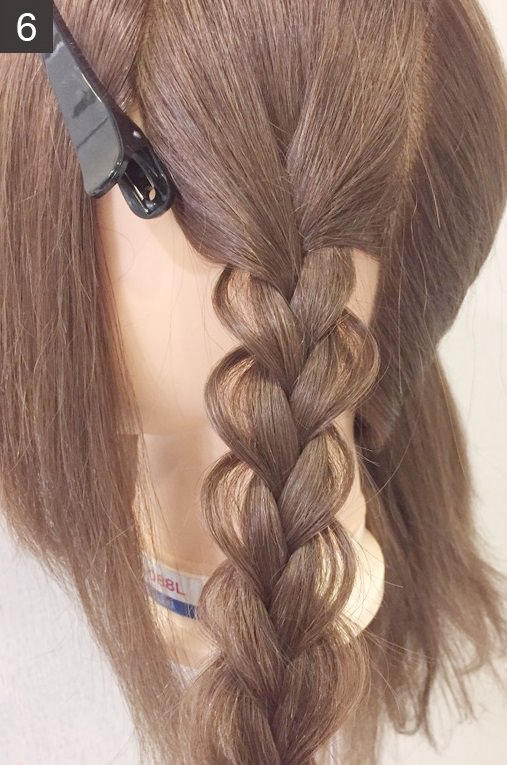 ヘアアレンジの超基本！三つ編みの編み方８