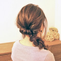結ぶ位置が決め手☆ツイストで作るひとつ結びアレンジ ヘアアレンジ ロングヘア