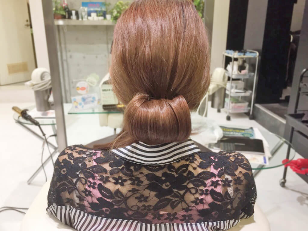 ナチュラルで大人っぽい!ふんわりシニヨン3