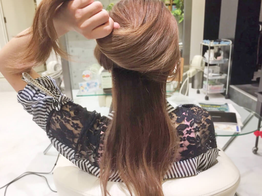 ナチュラルで大人っぽい!ふんわりシニヨン1