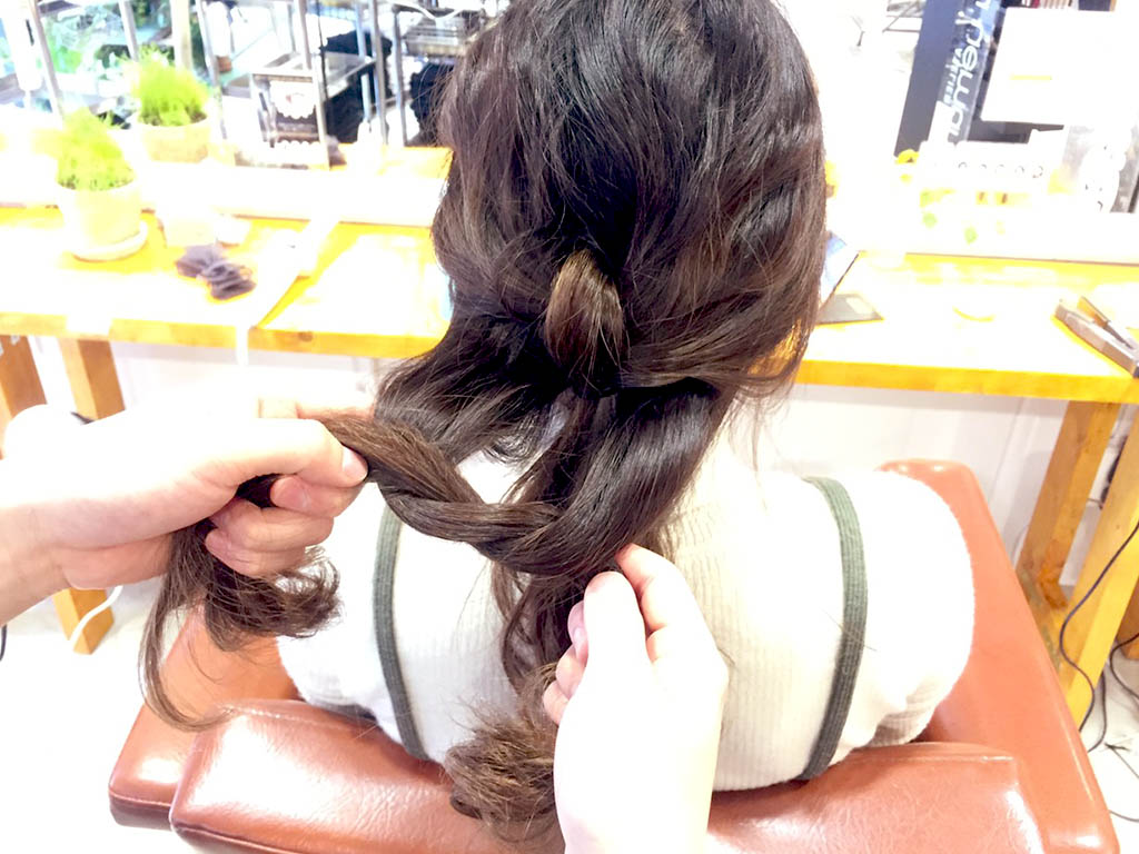 さり気ない個性が可愛い！ノットヘアーの作り方5