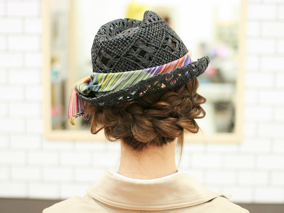 色んな帽子に合う簡単編み込みアップヘア☆TOP