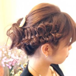 パーティや結婚式にオススメ!編み込みリボンアレンジ ヘアアレンジ ミディアムヘア