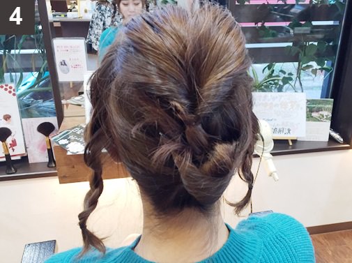 ミディアムヘアでも出来る!万能ゆるふわまとめ髪♪4